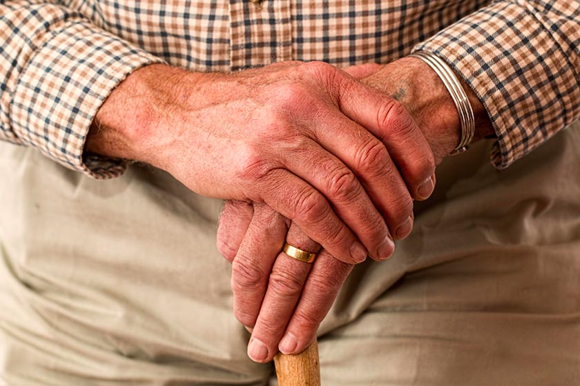 Cuidados personas mayores y dependientes en domicilios